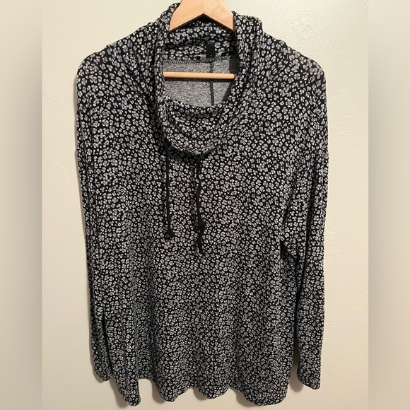 Lane Bryant Black and White Floral Cowl-Neck Sweatshirt - Picture 2 of 10